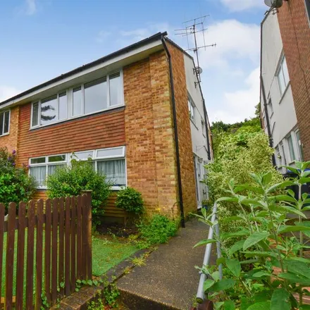 Rent this 2 bed apartment on Dale View in Horsell, GU21 7QD