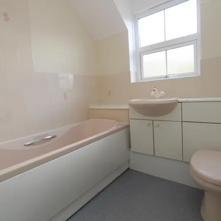Rent this 3 bed apartment on Avon Close in Petersfield, GU31 4LG