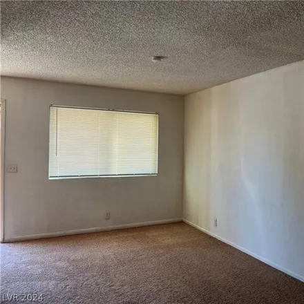 Image 3 - 3498 Center Drive, Sunrise Manor, NV 89104, USA - Townhouse for rent