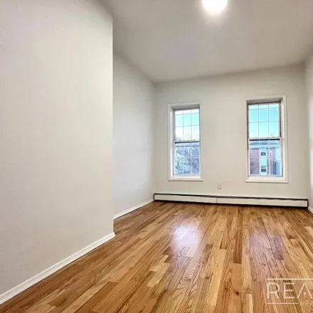 Image 5 - 68 Covert Street, New York, NY 11207, USA - Townhouse for rent