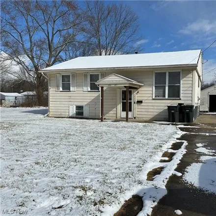 Image 1 - 1713 Sweetbriar Street Southwest, Warren, OH 44485, USA - House for sale