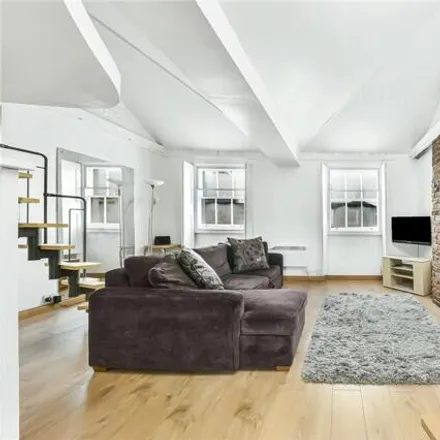 Rent this studio loft on 152 Gloucester Place in London, NW1 6DX