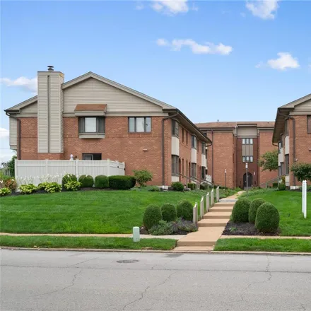 Buy this 2 bed condo on 440 South Clay Avenue in Kirkwood, MO 63122