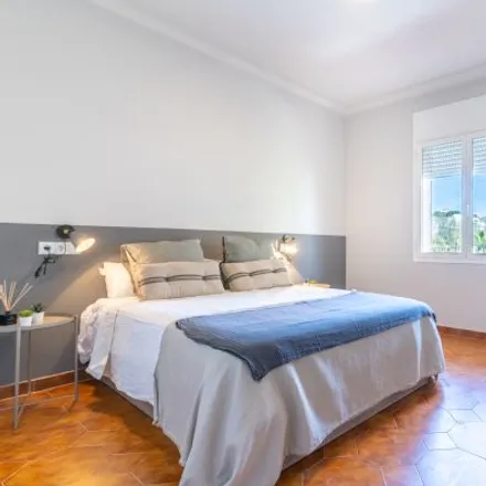 Rent this 4 bed room on Carrer de Pi i Margall in 114, 08025 Barcelona