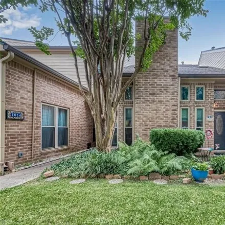 Buy this 2 bed house on 1008 Memorial Village Drive in Houston, TX 77024