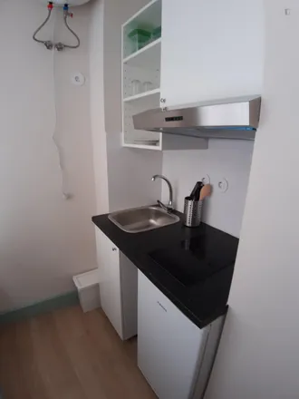 Rent this 1 bed apartment on Banco CTT in Praça Mouzinho de Albuquerque 74, 4100-999 Porto