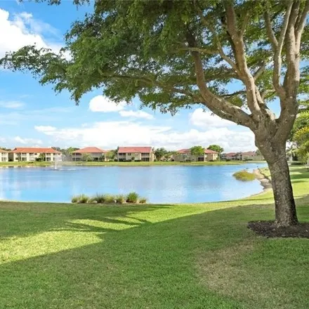 Buy this 2 bed condo on 6796 Huntington Lakes Circle in Collier County, FL 34119