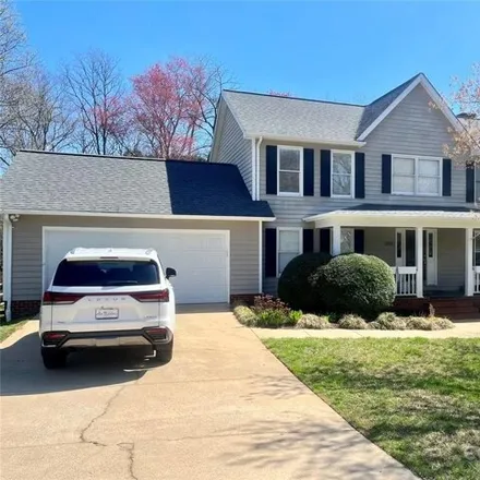 Image 1 - 2964 5th Street Place Northeast, Hickory, NC 28601, USA - House for sale