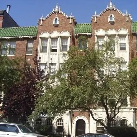 Rent this 2 bed apartment on 1824 North Lincoln Park West in Chicago, IL 60614