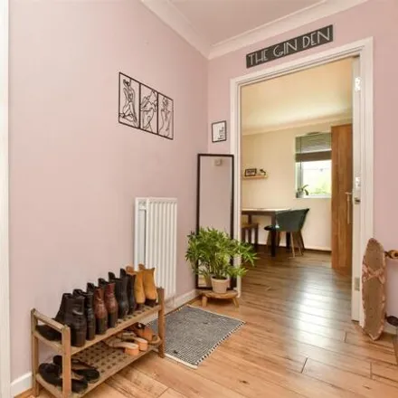 Image 5 - Roberts Way, Cranleigh, Surrey, N/a - Apartment for sale