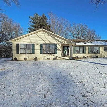 Buy this 3 bed house on 294 Thomas Drive in Sikeston, MO 63801