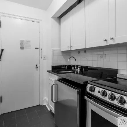 Image 3 - 304 E 44th St, Unit 723 - Apartment for rent
