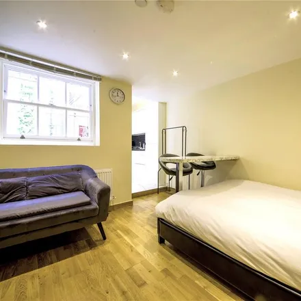 Image 4 - Lucky Chip, Queen's Head Street, London, N1 8NA, United Kingdom - Apartment for rent