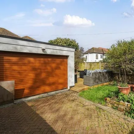 Image 2 - Shirley Road, Leigh on Sea, SS9 4JY, United Kingdom - Duplex for sale