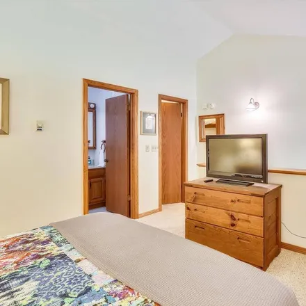 Rent this studio condo on Canaan Drive in Rosehill, Teays Valley