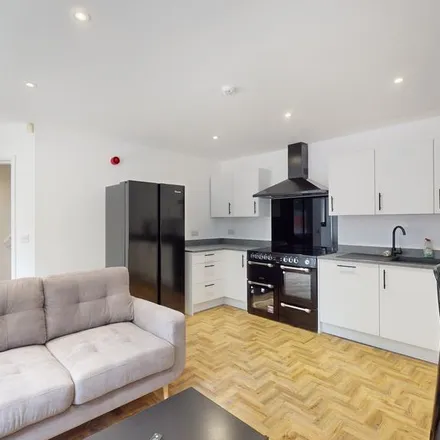 Rent this 6 bed room on 131 Lenton Boulevard in Nottingham, NG7 2BT