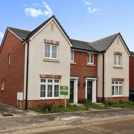 Buy this 3 bed duplex on Comin y Coed in Tonyrefail, CF39 8GD