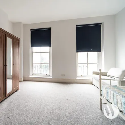 Rent this studio apartment on 21 Great Western Road in London, W9 2HT