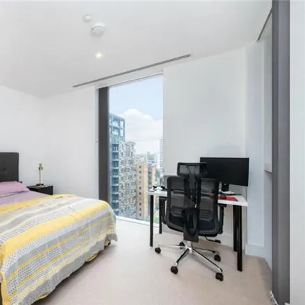 Image 2 - Maine Tower, 9 Harbour Way, Canary Wharf, London, E14 9ZP, United Kingdom - Apartment for sale