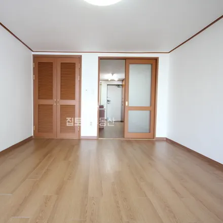 Rent this studio apartment on 서울특별시 강남구 논현동 220-17