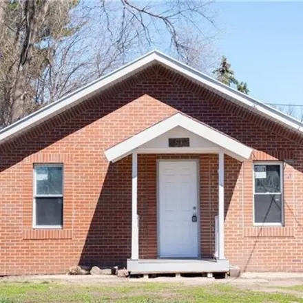 Buy this 2 bed house on 2852 Cleveland Avenue in Des Moines, IA 50317