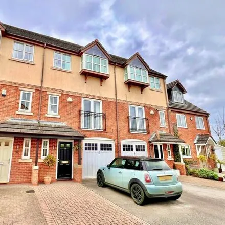 Rent this 3 bed townhouse on Hudson Way in Upper Saxondale, NG12 2PP