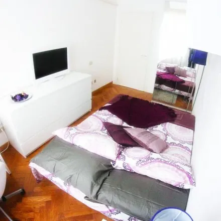 Rent this 4 bed room on Sohos in Via Carlo Tenca, 20124 Milan MI
