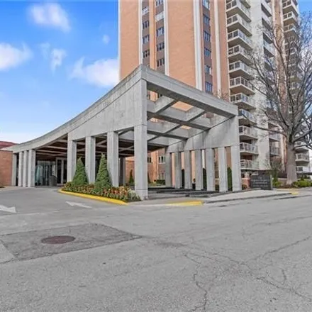 Image 4 - Regency Condominiums, 121 West 48th Street, Kansas City, MO 64112, USA - Condo for sale