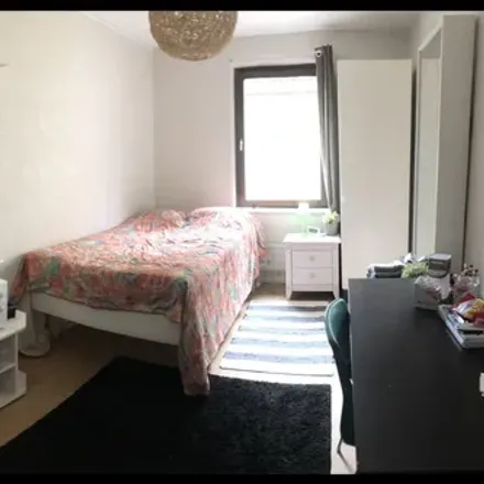 Rent this 1 bed room on Grusåsgränd in 121 30 Enskededalen, Sweden