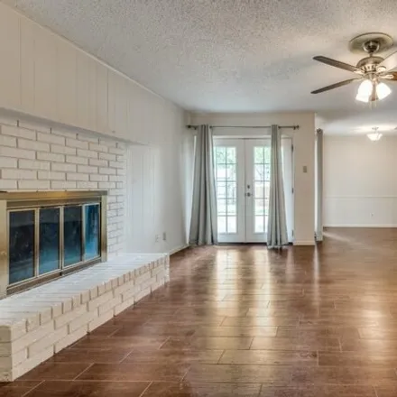 Image 3 - 1812 West Rochelle Road, Irving, TX 75062, USA - House for sale
