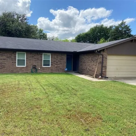 Rent this 3 bed house on 2362 Leslie Street in Denton, TX 76205