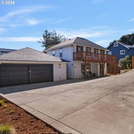 Buy this 3 bed house on 834 South 11th Street in Coos Bay, OR 97420