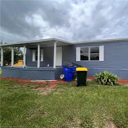 Rent this studio apartment on 1732 West Holiday Drive in Highlands County, FL 33857