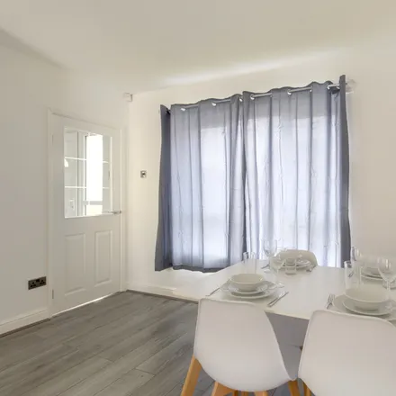 Image 5 - Salerno Drive, Knowsley, L36 7TZ, United Kingdom - Apartment for rent