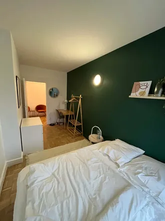 Image 2 - 8 Rue de Rémusat, 75016 Paris, France - Room for rent