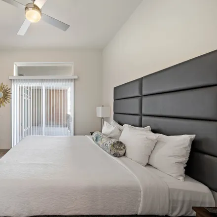 Rent this 2 bed apartment on Saint Joseph Medical Center in 1401 Saint Joseph Parkway, Houston