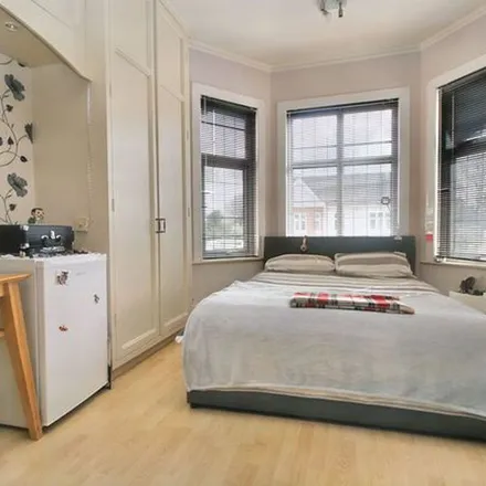 Rent this 5 bed apartment on Berther Road in London, RM11 3HU