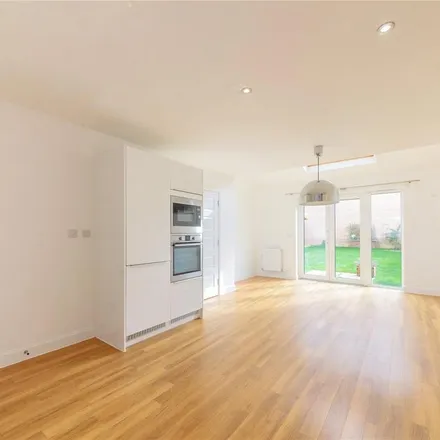 Image 3 - Siegfried Sassoon House, 32-56 Renard Way, Cambridge, CB2 9EW, United Kingdom - House for rent