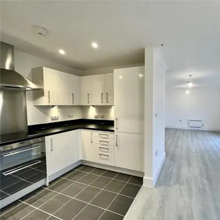 Image 2 - Kingfisher Close, Warwick, CV34 5GD, United Kingdom - Apartment for sale