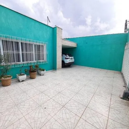 Rent this 3 bed house on Avenida Armando de Salles Oliveira 477 in Parque Suzano, Suzano - SP