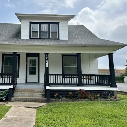 Buy this 4 bed house on 1178 North Main Avenue in Springfield, MO 65802