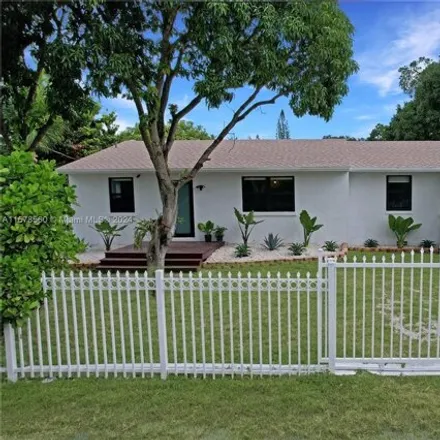 Image 2 - 11675 Northeast 13th Avenue, Courtly Manor, Miami-Dade County, FL 33161, USA - House for sale