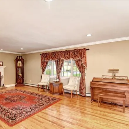 Image 8 - 43 Southview Terrace North, Red Hill, Middletown Township, NJ 07748, USA - House for sale