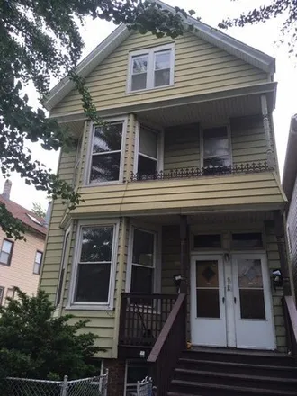 Rent this 1 bed house on 1237 West Wellington Avenue in Chicago, IL 60618