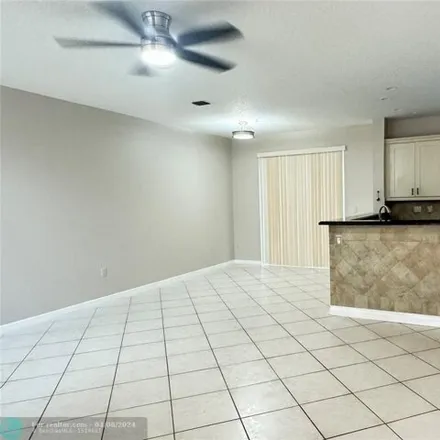 Image 2 - Northwest 14th Street, Pembroke Pines, FL 33028, USA - Townhouse for rent