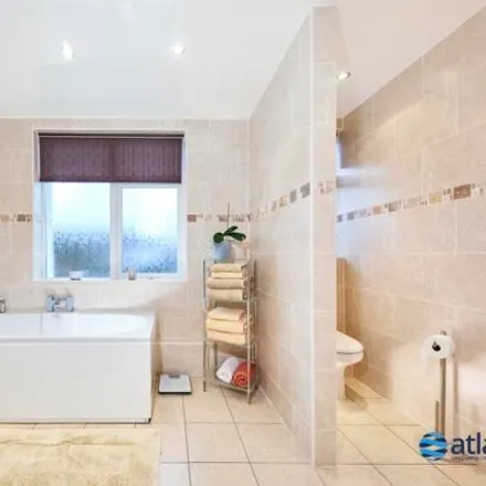 Image 3 - Queens Drive, Liverpool, L18 2DT, United Kingdom - House for sale