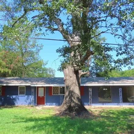Rent this 3 bed house on 501 MT Sylvan St in Lindale, Texas