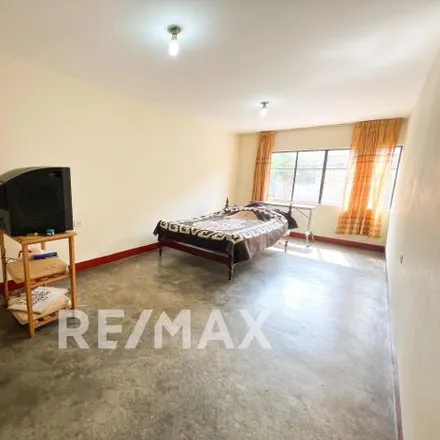 Buy this 5 bed apartment on Las Alimañas in San Juan de Lurigancho, Lima Metropolitan Area 15404
