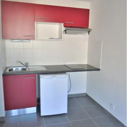 Rent this 2 bed apartment on 72 Rue du 14 Juillet 1789 in 31170 Tournefeuille, France