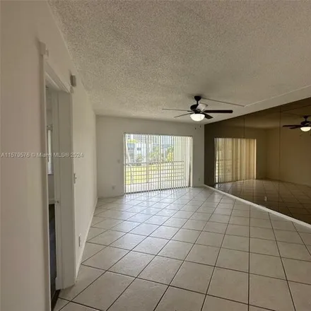 Image 4 - 1734 Embassy Drive, West Palm Beach, FL 33401, USA - Condo for rent